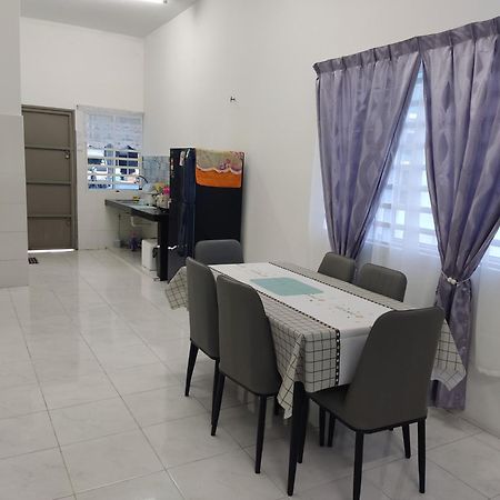 2Storey Asraf'S Homestay Seri Iskandar Extérieur photo