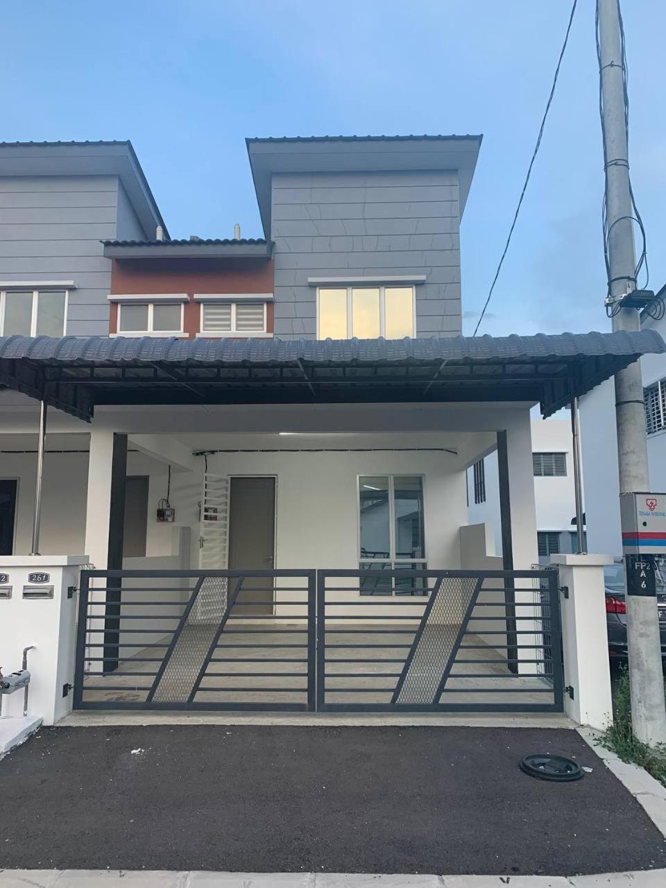 2Storey Asraf'S Homestay Seri Iskandar Extérieur photo